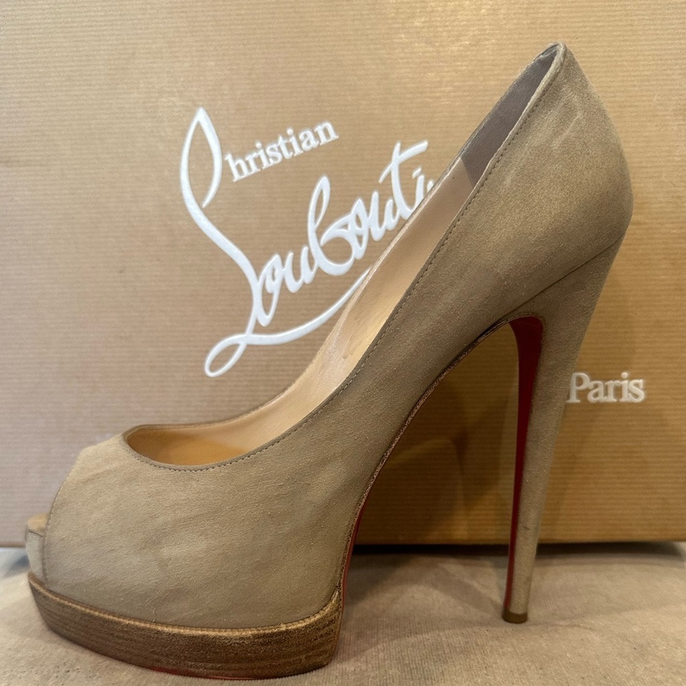 Christian Louboutin pumps w/box